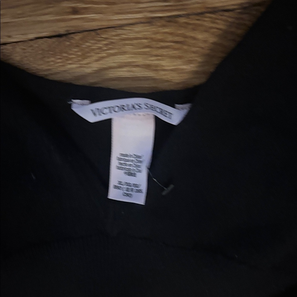 Victoria’s Secret Black Women's Seamless top NWOT - Picture 2 of 3